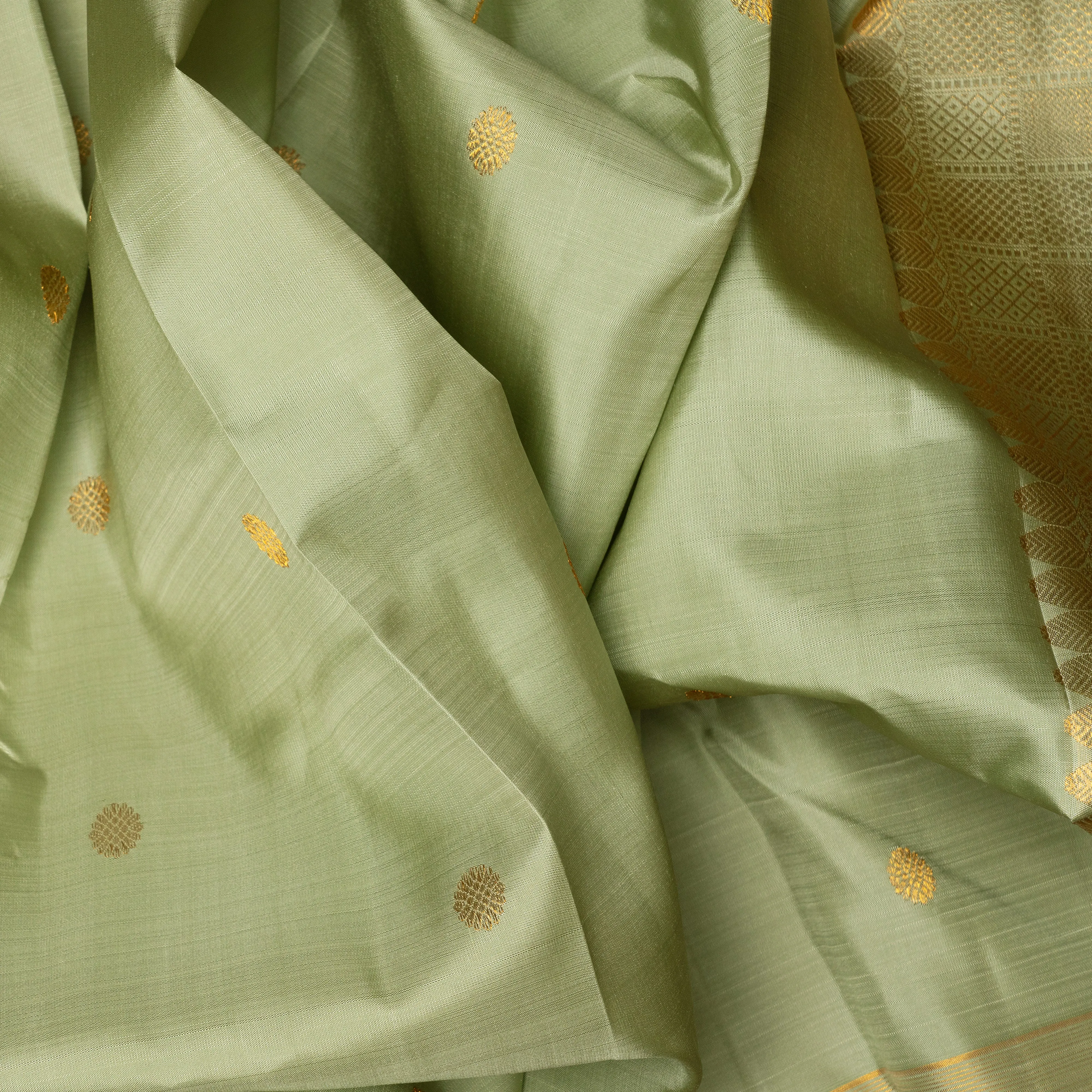 Handwoven Green Kanjivaram Silk Saree - 2100N025184DSC