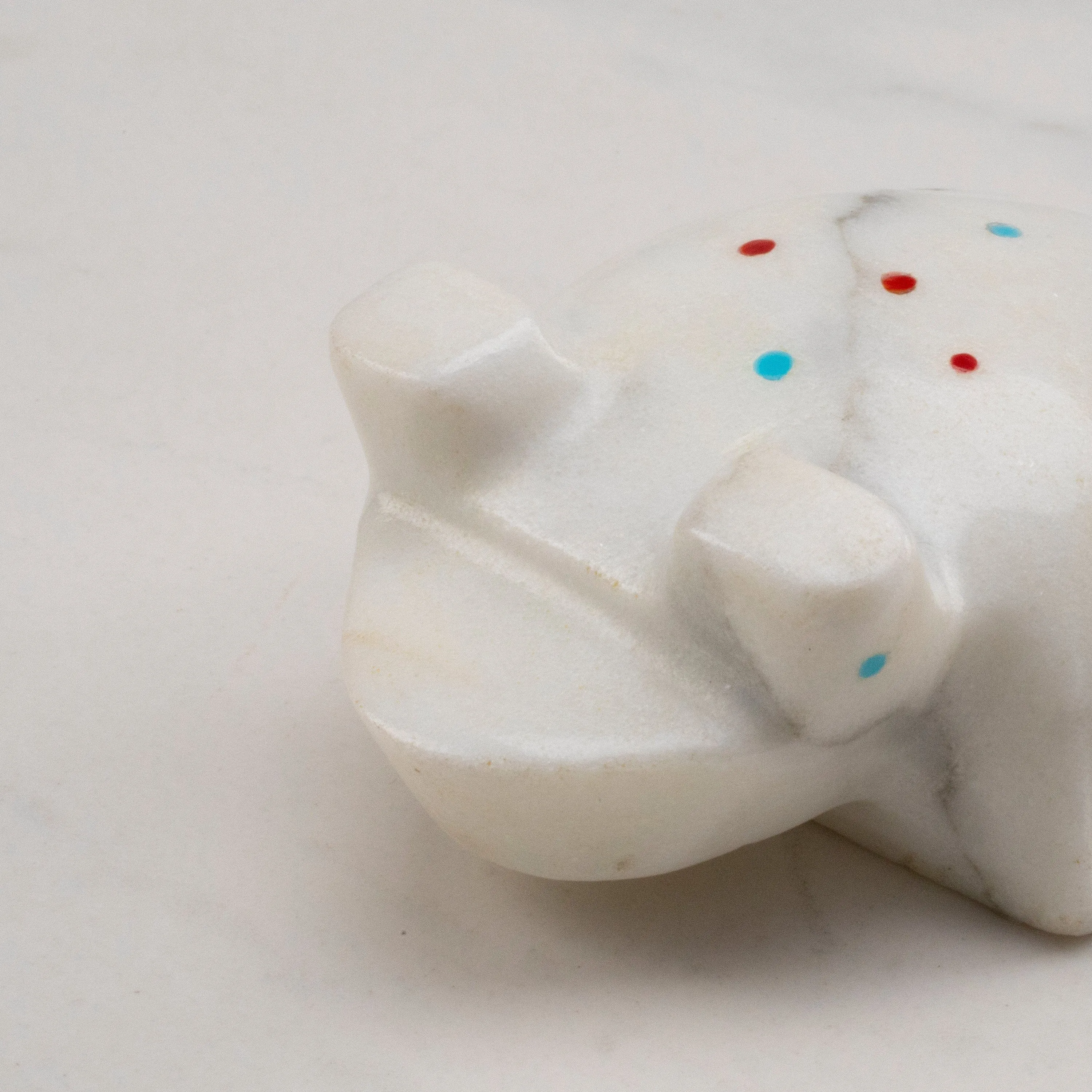 Howlite Handmade Zuni Fetish Frog Carving