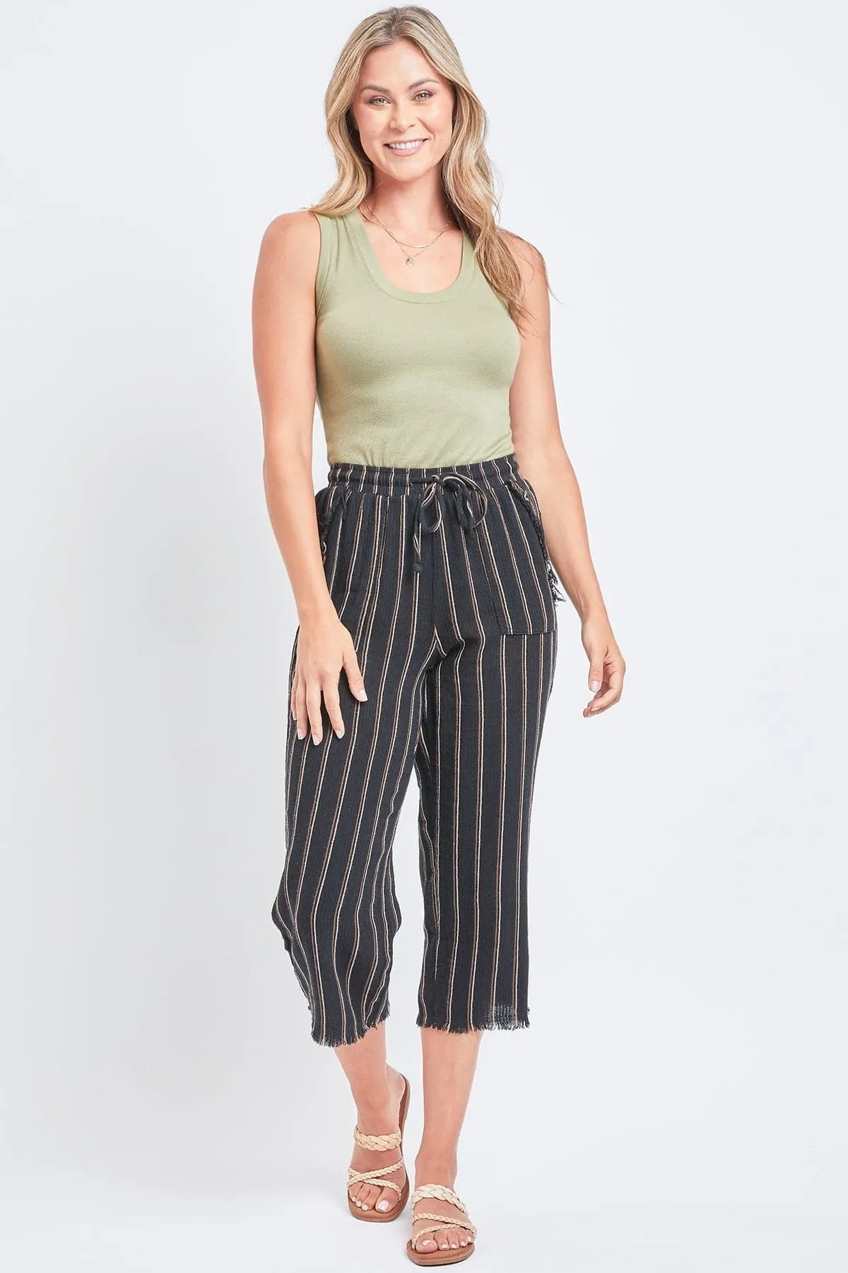 Women's High Rise Linen Capri Pant With Fray Detail